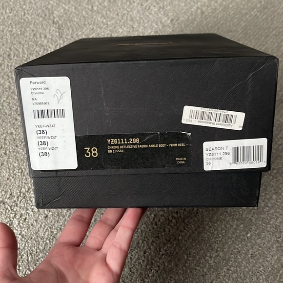 BNWT YEEZY BOOTS - Picture 6 of 9